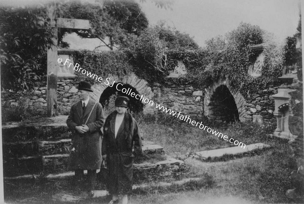 PRILGRIMS AT GLENDALOUGH